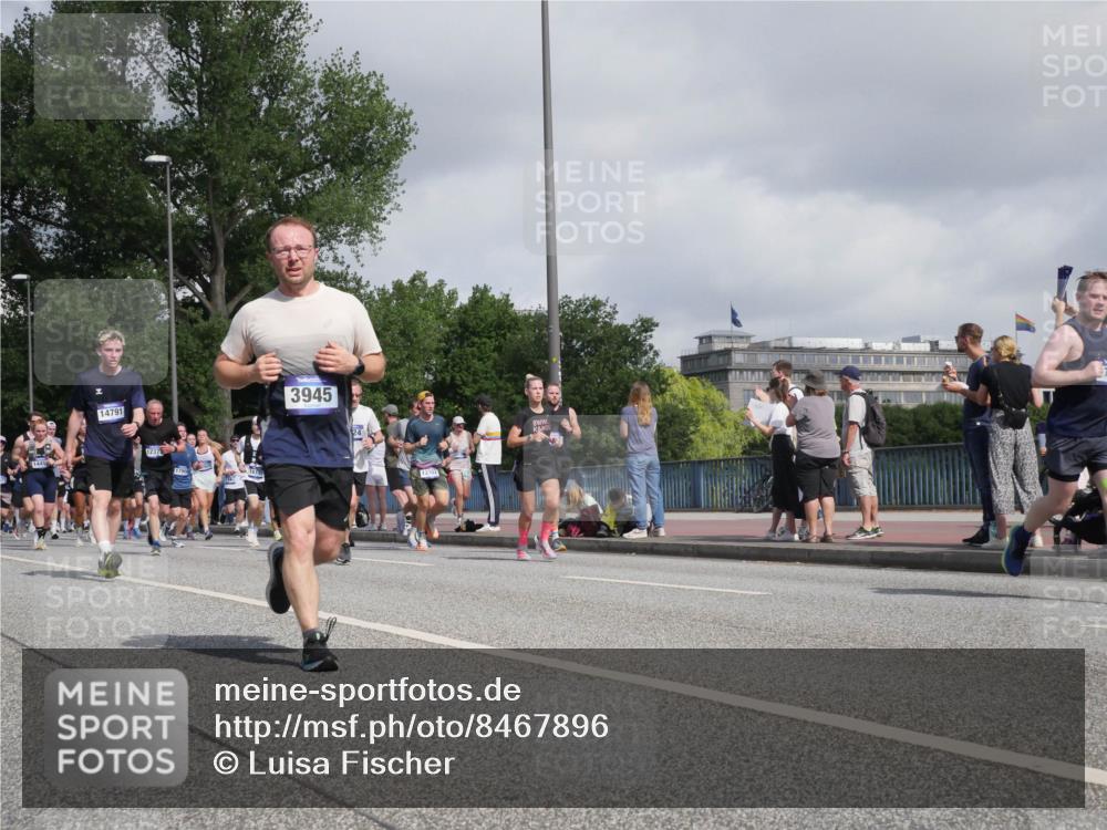 29.06.2025 - hella hamburg halbmarathon Luisa Fischer http://msf.ph/oto/8467896 29.06.2025 09:58:38 Kennedybrücke 14791, 1237, 3945, 13301, 1143, 1216, 1507, 2260, 3060, 3399, 3945, 4033, 4127, 4346, 4938, 5708, 6134, 6481, 6994, 7100, 7224, 7332, 8390, 8668, 8821, 9551, 9934, 10596, 10811 meine-sportfotos.de