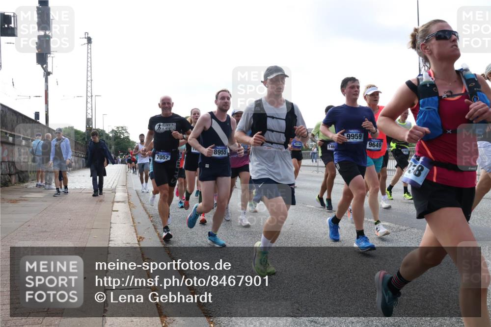 29.06.2025 - hella hamburg halbmarathon Lena Gebhardt http://msf.ph/oto/8467901 29.06.2025 09:55:20 Lombardsbrücke 7052, 8955, 15144, 146, 9959, 9649, 1005, 1120, 1151, 1200, 1683, 1696, 1706, 1884, 1976, 2207, 2274, 2287, 2411, 2592, 2596, 2706, 2816, 3087, 3208, 3209, 3213, 3258, 3435, 3747, 3985, 4088, 4093, 4121, 4189, 4832, 4847, 4890, 4938, 5102, 5399, 5459, 5638, 5705, 5708, 5915, 6027, 6054, 6158, 6290, 6389, 6421, 6532, 6662, 6836, 6923, 6938, 6991, 7052, 7312, 7335, 7659, 7908, 8371, 8437, 8487, 8693, 8889, 9031, 9093, 9159, 9476, 9661, 9869, 9931, 11333 meine-sportfotos.de