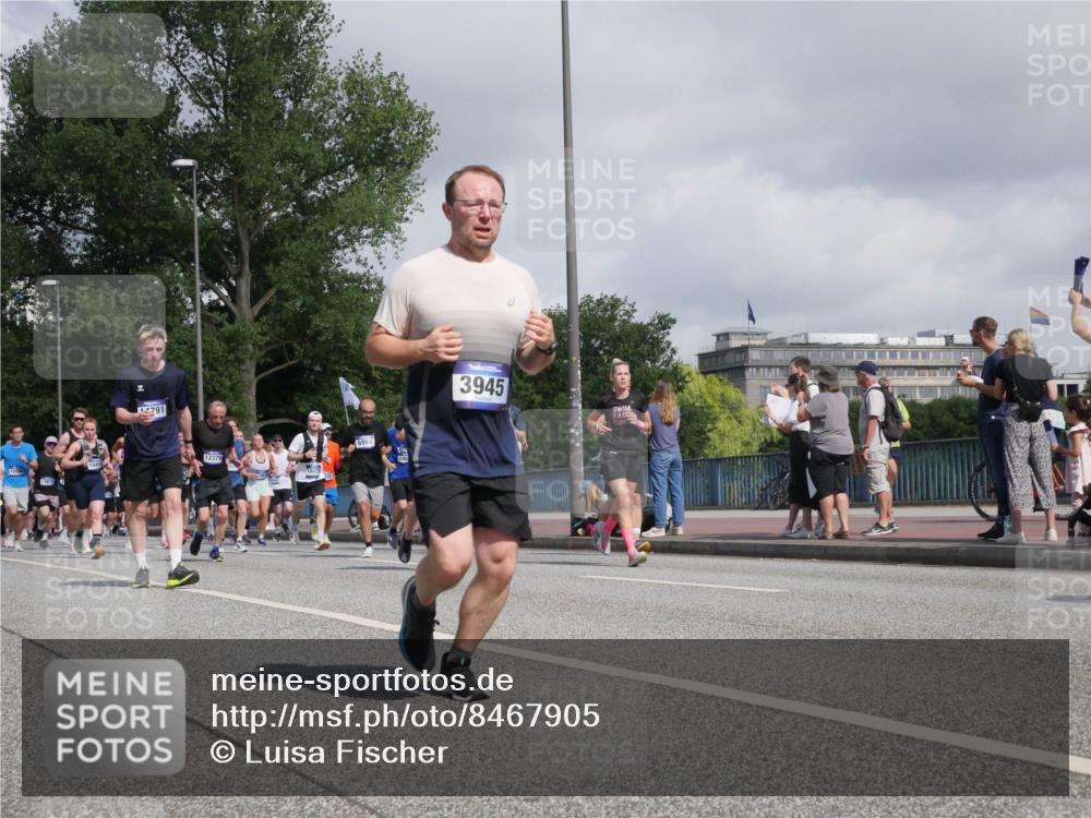 29.06.2025 - hella hamburg halbmarathon Luisa Fischer http://msf.ph/oto/8467905 29.06.2025 09:58:39 Kennedybrücke 13672, 4791, 12379, 16175, 6994, 185, 3945, 1143, 1216, 1507, 2260, 2884, 3060, 3399, 3945, 4127, 4346, 4938, 5116, 5708, 6134, 6481, 6994, 7100, 7224, 8390, 8668, 8821, 9074, 9551, 10596, 10603, 10811 meine-sportfotos.de