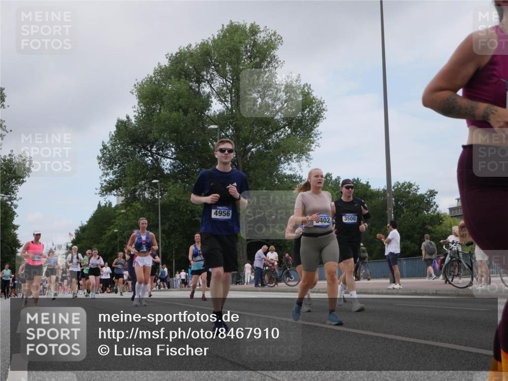29.06.2025 - hella hamburg halbmarathon Luisa Fischer http://msf.ph/oto/8467910 29.06.2025 11:13:36 Kennedybrücke 4956, 402, 3500, 1776, 2694, 3472, 3498, 3500, 4790, 4956, 5173, 5402, 7996, 8018, 9827 meine-sportfotos.de