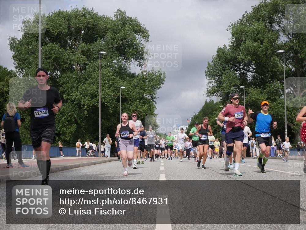 29.06.2025 - hella hamburg halbmarathon Luisa Fischer http://msf.ph/oto/8467931 29.06.2025 10:42:40 Kennedybrücke 12745, 6611, 3745, 2090, 10554, 17634, 1232, 2893, 6342, 6343, 6611, 7053, 7263, 7684, 8243, 8367, 8783, 9393, 9708, 10001, 10516, 10554 meine-sportfotos.de