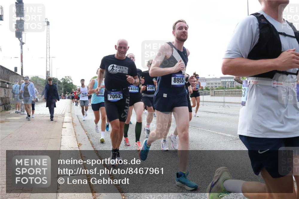 29.06.2025 - hella hamburg halbmarathon Lena Gebhardt http://msf.ph/oto/8467961 29.06.2025 09:55:21 Lombardsbrücke 8153, 102, 7052, 18324, 2287, 8955, 5144, 4, 1120, 1151, 1200, 1683, 1696, 1706, 1884, 1976, 2207, 2274, 2287, 2411, 2592, 2596, 2706, 2708, 2718, 2816, 3087, 3208, 3209, 3213, 3258, 3435, 3747, 3985, 4088, 4093, 4121, 4189, 4832, 4847, 4890, 4938, 5102, 5399, 5421, 5459, 5638, 5705, 5708, 5915, 6027, 6054, 6158, 6290, 6389, 6421, 6532, 6662, 6836, 6923, 6938, 6991, 7052, 7312, 7659, 7908, 8371, 8437, 8487, 8693, 8889, 9031, 9093, 9159, 9476, 9661, 9869, 9931, 11333 meine-sportfotos.de