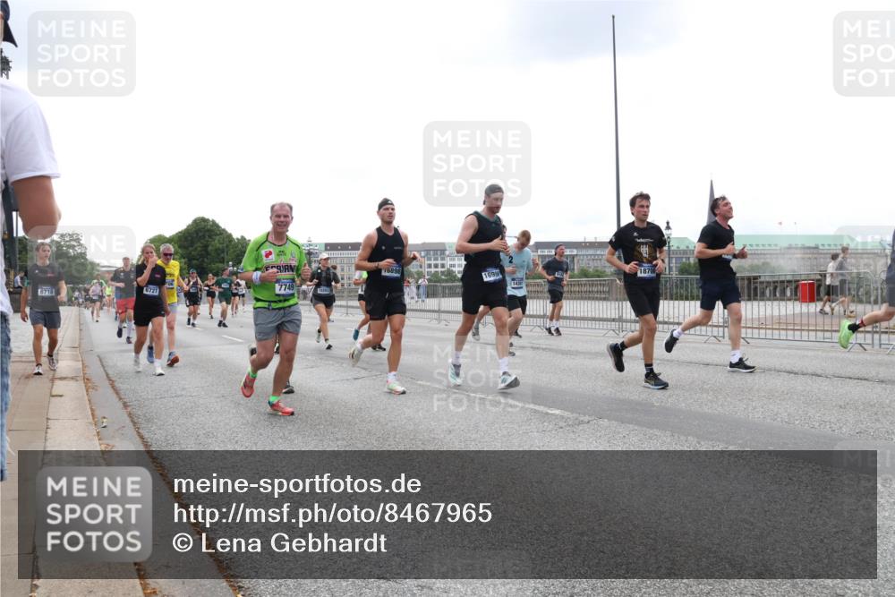 29.06.2025 - hella hamburg halbmarathon Lena Gebhardt http://msf.ph/oto/8467965 29.06.2025 10:32:42 Lombardsbrücke 6718, 6727, 898, 16999, 7749, 1430, 1870, 1078, 1199, 1237, 1640, 1732, 2059, 2276, 3022, 3365, 3422, 3653, 3660, 3670, 3707, 3708, 3753, 3778, 4365, 4446, 4555, 4857, 5783, 5871, 5941, 6040, 6228, 6312, 6315, 6861, 7308, 7309, 7387, 7468, 7531, 7633, 7702, 7749, 7750, 8124, 8127, 8170, 8175, 8303, 8625, 8787, 8839, 8840, 8914, 8993, 9010, 9034, 9125, 9188, 9206, 9471, 9542, 9768, 10002, 10013, 10048, 10277, 11756, 12423, 12424 meine-sportfotos.de