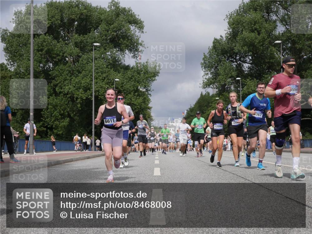 29.06.2025 - hella hamburg halbmarathon Luisa Fischer http://msf.ph/oto/8468008 29.06.2025 10:42:42 Kennedybrücke 6611, 3745, 10516, 12090, 7053, 120, 367, 554, 1232, 2893, 6342, 6343, 6611, 7053, 8243, 8367, 8457, 9393, 9708, 10001, 10516, 10554 meine-sportfotos.de