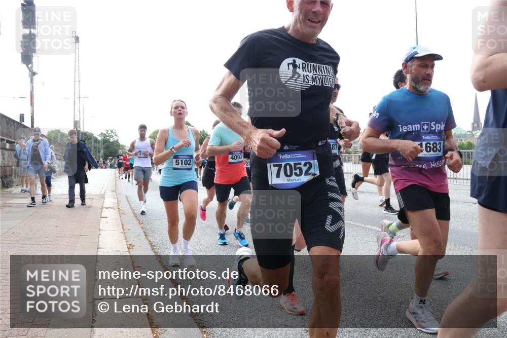 29.06.2025 - hella hamburg halbmarathon Lena Gebhardt http://msf.ph/oto/8468066 29.06.2025 09:55:21 Lombardsbrücke 5102, 4093, 7052, 87, 683, 1120, 1151, 1200, 1683, 1696, 1706, 1884, 1976, 2207, 2274, 2287, 2411, 2592, 2596, 2706, 2708, 2718, 2816, 3087, 3208, 3209, 3213, 3258, 3435, 3747, 3985, 4088, 4093, 4121, 4189, 4832, 4847, 4890, 4938, 5102, 5399, 5421, 5459, 5638, 5705, 5708, 5915, 6027, 6054, 6158, 6290, 6389, 6421, 6532, 6662, 6836, 6923, 6938, 6991, 7052, 7312, 7659, 7908, 8371, 8437, 8487, 8693, 8889, 9031, 9093, 9159, 9476, 9661, 9869, 9931, 11333 meine-sportfotos.de