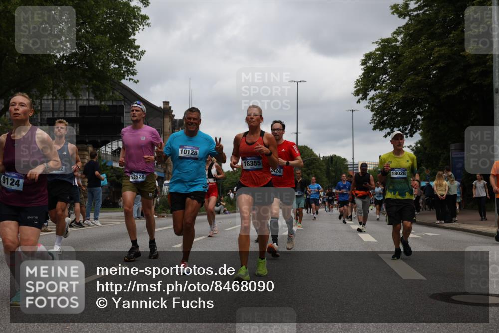 29.06.2025 - hella hamburg halbmarathon Yannick Fuchs http://msf.ph/oto/8468090 29.06.2025 10:57:26 20KM 1184, 1316, 1722, 1724, 1940, 1992, 2424, 3360, 4370, 4665, 5305, 5511, 5734, 6631, 7243, 7333, 8469, 8478, 8822, 9124, 9439, 9681, 9899, 10128, 10766, 10866, 11402, 11527, 11771, 12315, 12316, 12513, 13528, 13551, 14313, 15137, 15516, 15550, 16371, 16426, 16478, 16639, 16872, 17071, 17757, 17890, 17894, 18028, 18122, 18355, 18452 meine-sportfotos.de
