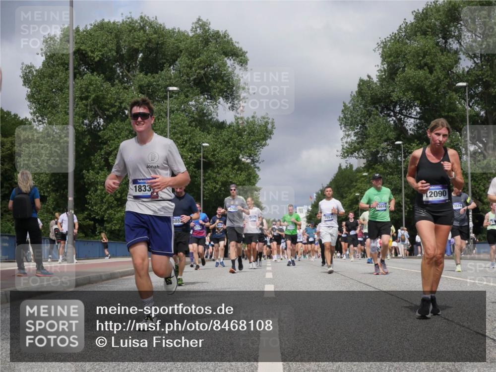 29.06.2025 - hella hamburg halbmarathon Luisa Fischer http://msf.ph/oto/8468108 29.06.2025 10:42:44 Kennedybrücke 1833, 488, 3745, 2571, 7053, 10516, 2090, 3574, 1232, 2893, 6321, 6611, 7053, 8243, 8367, 8457, 9393, 9708, 10001, 10516, 10554 meine-sportfotos.de