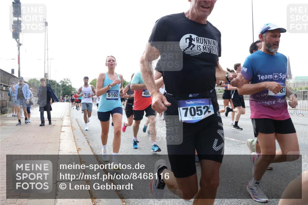 29.06.2025 - hella hamburg halbmarathon Lena Gebhardt http://msf.ph/oto/8468116 29.06.2025 09:55:21 Lombardsbrücke 815, 5102, 40, 83, 7052, 1120, 1151, 1200, 1683, 1696, 1706, 1884, 1976, 2207, 2274, 2287, 2411, 2592, 2596, 2706, 2708, 2718, 2816, 3087, 3208, 3209, 3213, 3258, 3435, 3747, 3985, 4088, 4093, 4121, 4189, 4832, 4847, 4890, 4938, 5102, 5399, 5421, 5459, 5638, 5705, 5708, 5915, 6027, 6054, 6158, 6290, 6389, 6421, 6532, 6662, 6836, 6923, 6938, 6991, 7052, 7312, 7659, 7908, 8371, 8437, 8487, 8693, 8889, 9031, 9093, 9159, 9476, 9661, 9869, 9931, 11333 meine-sportfotos.de