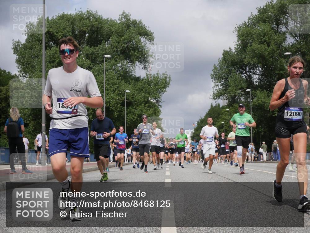 29.06.2025 - hella hamburg halbmarathon Luisa Fischer http://msf.ph/oto/8468125 29.06.2025 10:42:45 Kennedybrücke 18332, 4883, 2574, 3745, 7053, 13519, 10516, 12090, 1232, 2893, 6321, 6611, 7053, 7501, 8243, 8367, 8457, 9393, 9708, 10001, 10516, 10554 meine-sportfotos.de