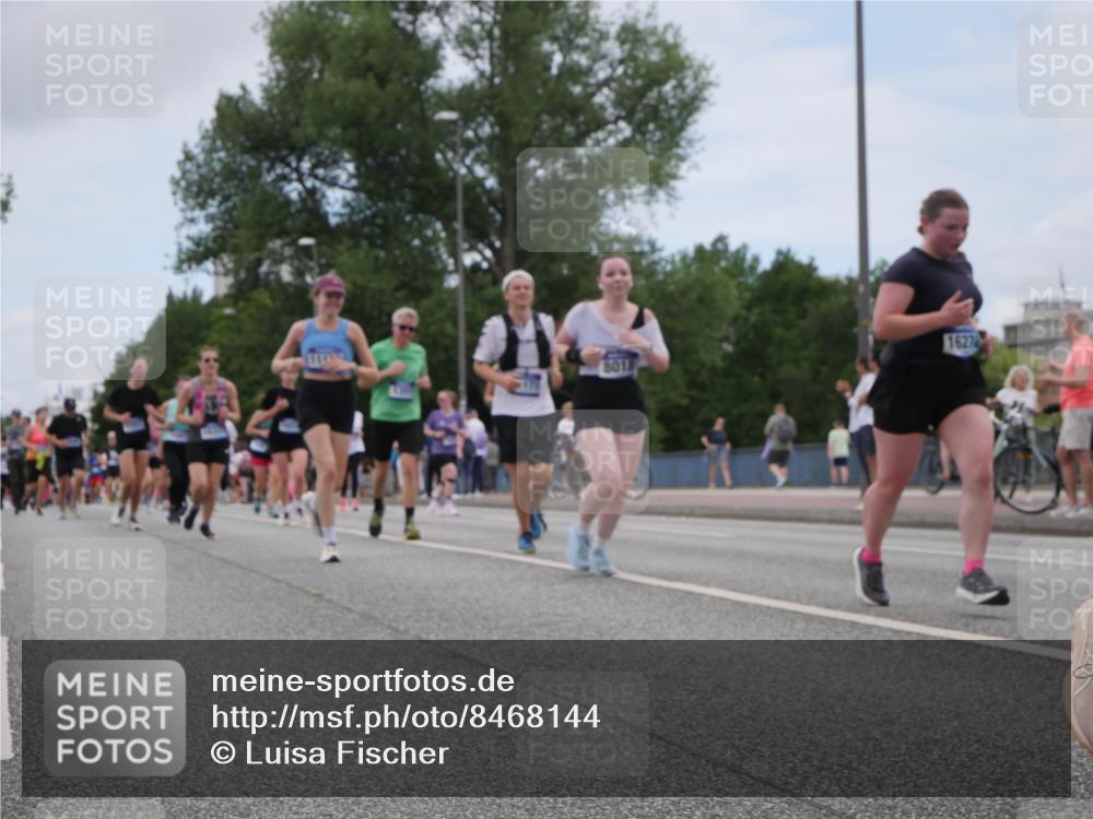 29.06.2025 - hella hamburg halbmarathon Luisa Fischer http://msf.ph/oto/8468144 29.06.2025 11:13:43 Kennedybrücke 1145, 16272, 801, 1299, 1301, 2726, 3472, 4790, 7261, 7996, 8018, 9827 meine-sportfotos.de