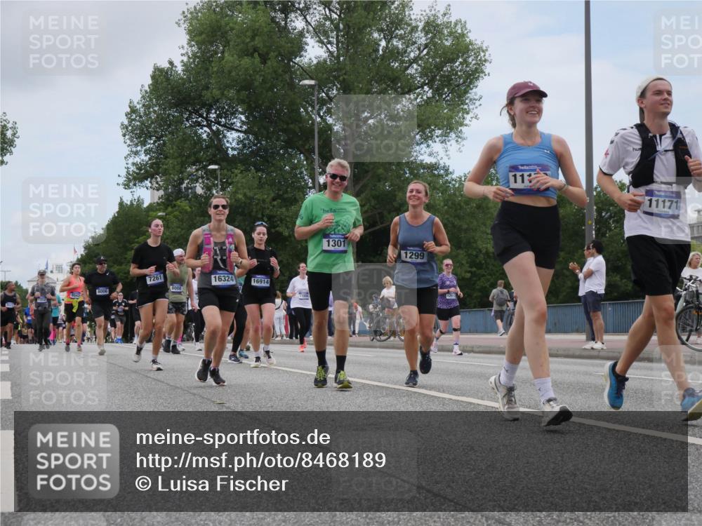 29.06.2025 - hella hamburg halbmarathon Luisa Fischer http://msf.ph/oto/8468189 29.06.2025 11:13:45 Kennedybrücke 8006, 7261, 16324, 16914, 8008, 1301, 1299, 12617, 11, 11171, 1299, 1301, 2726, 4790, 7261, 7996, 8018, 8043, 9827 meine-sportfotos.de