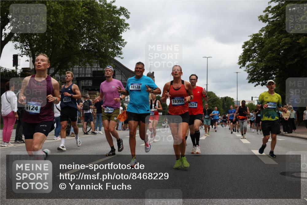 29.06.2025 - hella hamburg halbmarathon Yannick Fuchs http://msf.ph/oto/8468229 29.06.2025 10:57:27 20KM 1184, 1316, 1722, 1724, 1940, 1992, 2424, 3360, 4370, 4665, 5305, 5511, 5734, 6631, 7243, 7333, 8469, 8478, 8822, 9124, 9439, 9681, 9899, 10128, 10705, 10766, 10866, 11402, 11527, 11657, 11771, 12315, 12316, 12513, 13171, 13528, 13551, 14313, 15137, 15516, 15550, 16371, 16426, 16478, 16639, 16872, 17071, 17757, 17890, 17894, 18028, 18122, 18355, 18452 meine-sportfotos.de