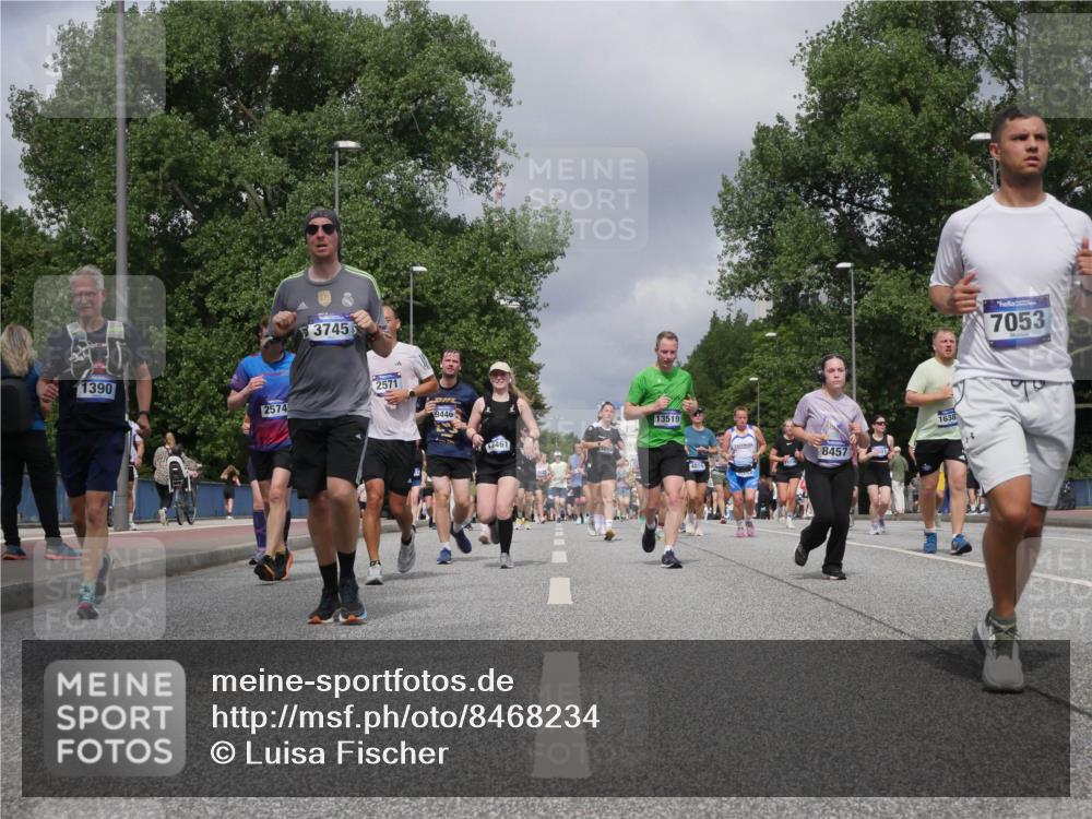 29.06.2025 - hella hamburg halbmarathon Luisa Fischer http://msf.ph/oto/8468234 29.06.2025 10:42:48 Kennedybrücke 1390, 2574, 3745, 2571, 9446, 13519, 3461, 1638, 8457, 7053, 1232, 2893, 3353, 4855, 6321, 7053, 7125, 7501, 8367, 8457, 9708, 10001, 10516 meine-sportfotos.de