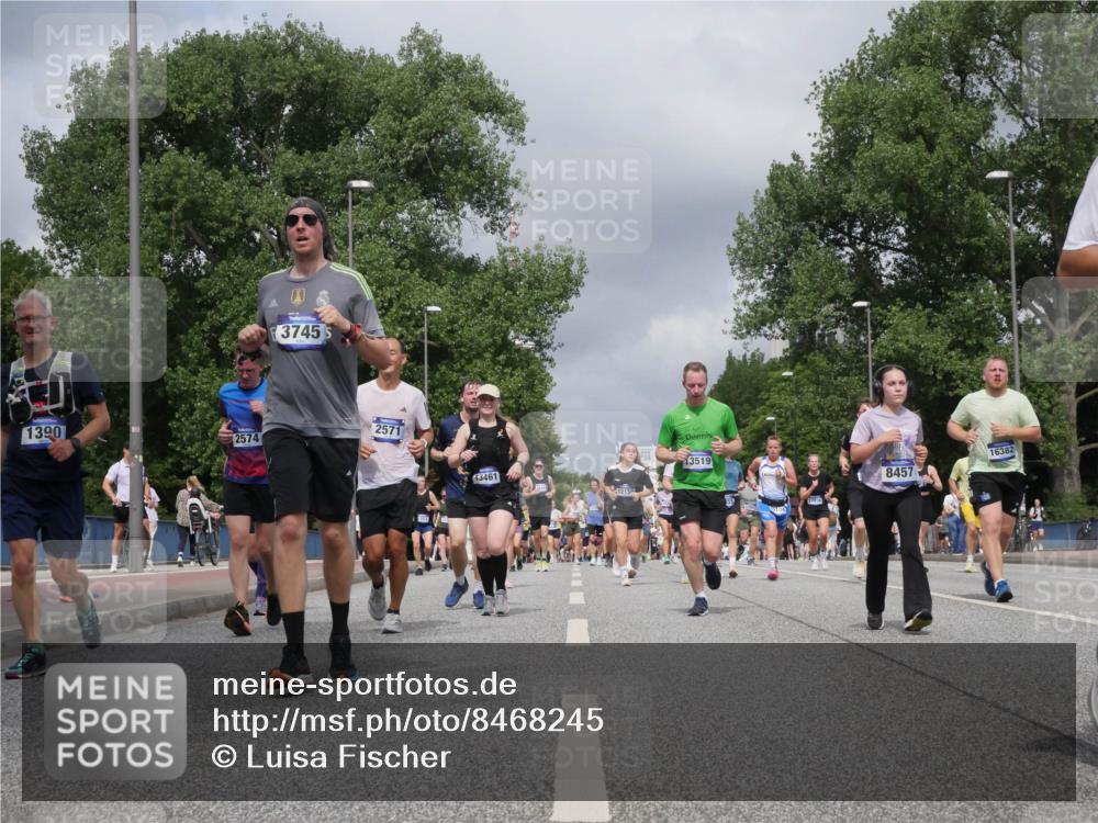 29.06.2025 - hella hamburg halbmarathon Luisa Fischer http://msf.ph/oto/8468245 29.06.2025 10:42:49 Kennedybrücke 1390, 3745, 2574, 2571, 3461, 1215, 13519, 16382, 8457, 1232, 3353, 4855, 6321, 7053, 7125, 7501, 8457, 9708, 10001, 10516 meine-sportfotos.de