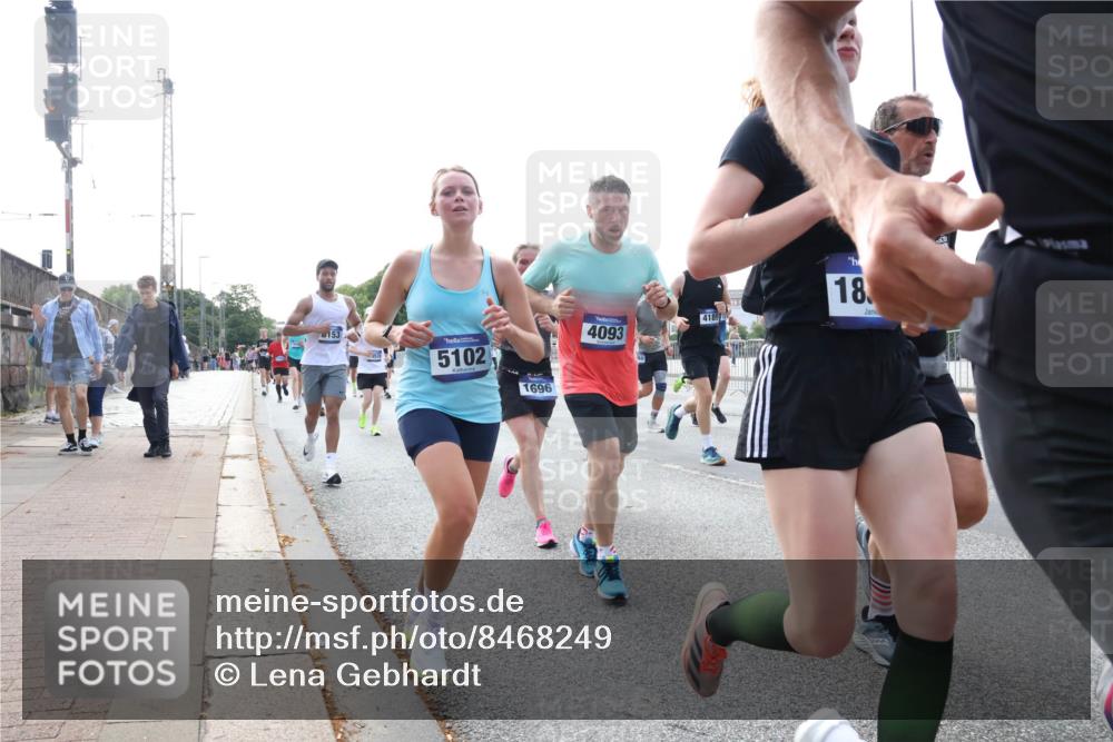 29.06.2025 - hella hamburg halbmarathon Lena Gebhardt http://msf.ph/oto/8468249 29.06.2025 09:55:22 Lombardsbrücke 153, 5102, 1696, 4093, 4189, 18, 1120, 1151, 1200, 1683, 1696, 1706, 1884, 1976, 2207, 2274, 2287, 2411, 2592, 2706, 2708, 2718, 2816, 3087, 3208, 3209, 3213, 3258, 3435, 3747, 3985, 4088, 4093, 4121, 4189, 4847, 4890, 4938, 5102, 5399, 5421, 5459, 5638, 5705, 5708, 5915, 6027, 6054, 6158, 6290, 6389, 6421, 6532, 6662, 6691, 6836, 6923, 6938, 6991, 7052, 7312, 7659, 8371, 8437, 8487, 8693, 8889, 9031, 9093, 9159, 9476, 9661, 9869, 9931, 11333 meine-sportfotos.de
