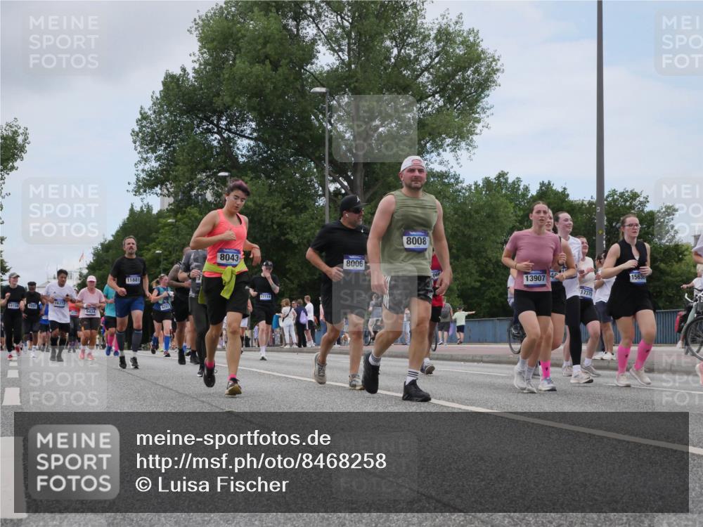 29.06.2025 - hella hamburg halbmarathon Luisa Fischer http://msf.ph/oto/8468258 29.06.2025 11:13:51 Kennedybrücke 14156, 6893, 16373, 6434, 11881, 6247, 8043, 17114, 8006, 8008, 13907, 17375, 15638, 1299, 1301, 2726, 2897, 3634, 6247, 6434, 7352, 8006, 8008, 8043, 8523 meine-sportfotos.de