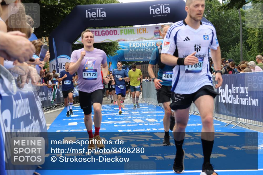 29.06.2025 - hella hamburg halbmarathon Strokosch-Dieckow http://msf.ph/oto/8468280 29.06.2025 10:46:53 Ziel 1139, 1689, 4091, 10122, 11858, 13728, 13940, 14385, 14415, 14449, 14594, 15825, 16081, 17172, 17353, 17492, 17669, 17892, 17979, 19105 meine-sportfotos.de