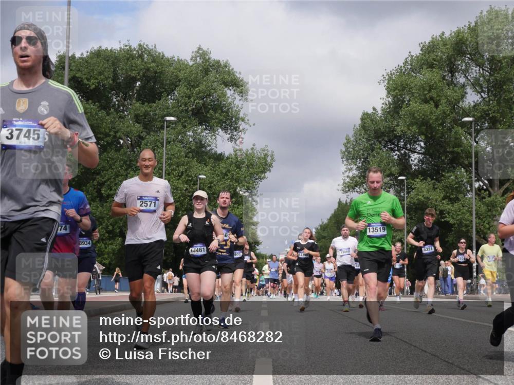 29.06.2025 - hella hamburg halbmarathon Luisa Fischer http://msf.ph/oto/8468282 29.06.2025 10:42:50 Kennedybrücke 3745, 74, 8934, 2571, 13461, 13060, 609, 12150, 13519, 6321, 712, 1232, 3353, 3727, 4855, 6321, 7053, 7125, 7501, 8457, 9455, 9708, 10001, 10516 meine-sportfotos.de