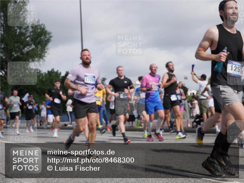 29.06.2025 - hella hamburg halbmarathon Luisa Fischer http://msf.ph/oto/8468300 29.06.2025 09:58:51 Kennedybrücke 17201, 125, 1061, 1257, 1267, 1452, 1507, 1592, 1976, 2250, 2504, 2818, 2884, 3543, 4557, 5116, 6115, 6168, 8273, 8668, 8989, 9074, 10408, 10603 meine-sportfotos.de