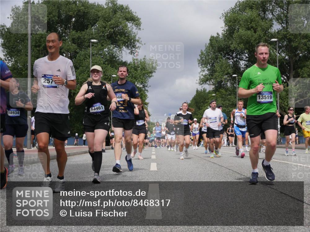29.06.2025 - hella hamburg halbmarathon Luisa Fischer http://msf.ph/oto/8468317 29.06.2025 10:42:51 Kennedybrücke 18934, 257, 13461, 944, 4609, 2150, 13060, 19104, 13519, 7125, 1232, 3353, 3727, 4855, 6321, 7053, 7125, 7501, 8457, 9455, 9708, 10516 meine-sportfotos.de