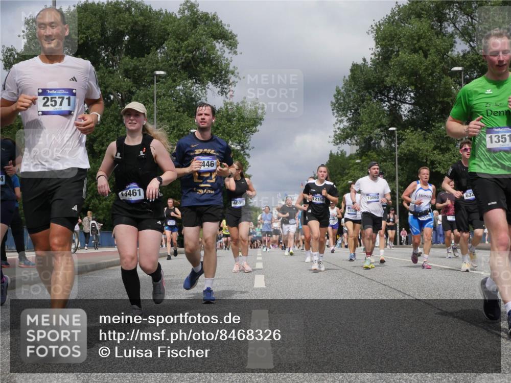 29.06.2025 - hella hamburg halbmarathon Luisa Fischer http://msf.ph/oto/8468326 29.06.2025 10:42:51 Kennedybrücke 2571, 446, 4, 3461, 12150, 4609, 1553, 13060, 632, 1351, 1232, 3353, 3727, 4855, 6321, 7053, 7125, 7501, 8457, 9455, 9708, 10516 meine-sportfotos.de