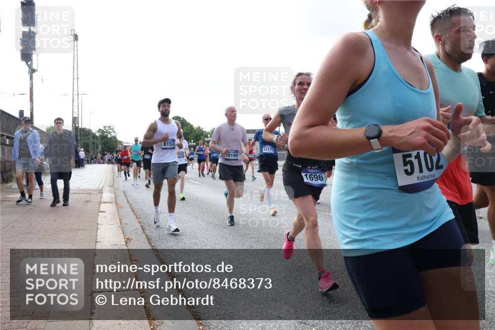 29.06.2025 - hella hamburg halbmarathon Lena Gebhardt http://msf.ph/oto/8468373 29.06.2025 09:55:22 Lombardsbrücke 1211, 8153, 357, 10184, 12171, 1696, 5102, 1120, 1151, 1200, 1683, 1696, 1706, 1884, 1976, 2207, 2274, 2287, 2411, 2592, 2706, 2708, 2718, 2816, 3087, 3208, 3209, 3213, 3258, 3435, 3747, 3985, 4088, 4093, 4121, 4189, 4847, 4890, 4938, 5102, 5399, 5421, 5459, 5638, 5705, 5708, 5915, 6027, 6054, 6158, 6290, 6389, 6421, 6532, 6662, 6691, 6836, 6923, 6938, 6991, 7052, 7312, 7659, 8371, 8437, 8487, 8693, 8889, 9031, 9093, 9159, 9476, 9661, 9869, 9931, 11333 meine-sportfotos.de
