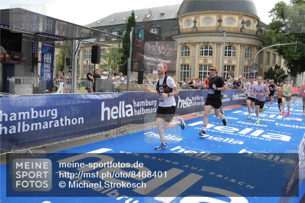29.06.2025 - hella hamburg halbmarathon Michael Strokosch http://msf.ph/oto/8468401 29.06.2025 10:34:59 Ziel 4477, 6704, 7466, 8864, 12044, 12204, 12751, 14952, 15391, 15902, 16140, 16177, 16712, 17643, 18183, 18220, 18419, 18837 meine-sportfotos.de