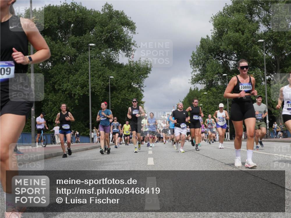 29.06.2025 - hella hamburg halbmarathon Luisa Fischer http://msf.ph/oto/8468419 29.06.2025 10:42:55 Kennedybrücke 09, 3353, 11419, 3727, 1912, 14882, 10888, 9455, 10901, 15, 3353, 3727, 4523, 4659, 4855, 6321, 6698, 7125, 7501, 9455, 10714 meine-sportfotos.de