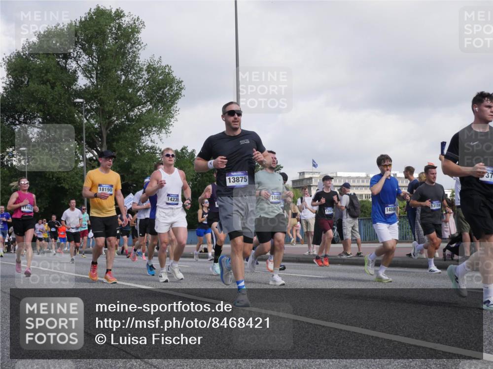 29.06.2025 - hella hamburg halbmarathon Luisa Fischer http://msf.ph/oto/8468421 29.06.2025 09:58:53 Kennedybrücke 11467, 18190, 14239, 13875, 10408, 12870, 14508, 13159, 1061, 1257, 1267, 1452, 1592, 1976, 2250, 2504, 2818, 3543, 4557, 5607, 6115, 6168, 8273, 8989, 10408 meine-sportfotos.de