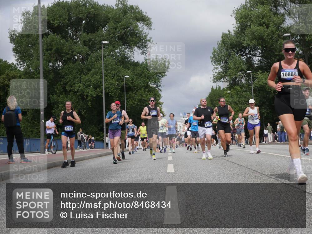 29.06.2025 - hella hamburg halbmarathon Luisa Fischer http://msf.ph/oto/8468434 29.06.2025 10:42:56 Kennedybrücke 3353, 8995, 11419, 19121, 9455, 4659, 7333, 3727, 10888, 901, 3046, 3353, 3727, 4523, 4659, 4855, 6321, 6698, 6739, 7125, 7501, 9455, 10714 meine-sportfotos.de