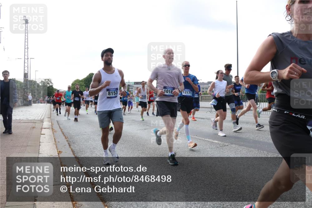 29.06.2025 - hella hamburg halbmarathon Lena Gebhardt http://msf.ph/oto/8468498 29.06.2025 09:55:23 Lombardsbrücke 1018, 12171, 8153, 8218, 233, 1120, 1151, 1200, 1683, 1696, 1706, 1884, 1976, 2207, 2274, 2287, 2411, 2706, 2708, 2718, 2816, 3087, 3213, 3258, 3435, 3747, 3985, 4088, 4093, 4121, 4189, 4847, 4890, 4938, 5102, 5399, 5421, 5459, 5638, 5705, 5708, 5915, 6009, 6027, 6054, 6158, 6389, 6421, 6532, 6662, 6691, 6836, 6923, 6938, 6991, 7052, 7312, 7659, 8371, 8437, 8487, 8693, 8889, 9031, 9093, 9159, 9476, 9661, 9869, 9931, 11333 meine-sportfotos.de
