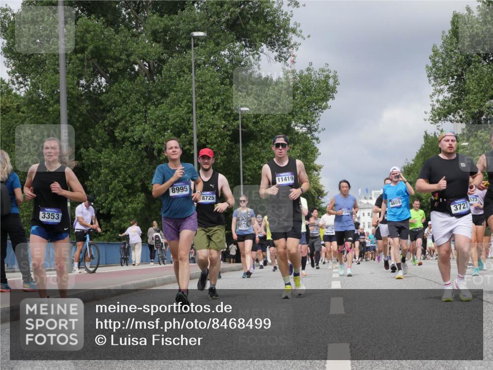 29.06.2025 - hella hamburg halbmarathon Luisa Fischer http://msf.ph/oto/8468499 29.06.2025 10:42:57 Kennedybrücke 3353, 8995, 8725, 11419, 12680, 1760, 4659, 7333, 3727, 523, 1760, 3046, 3353, 3727, 4523, 4659, 4855, 6321, 6698, 6739, 7125, 7501, 9455, 10714 meine-sportfotos.de