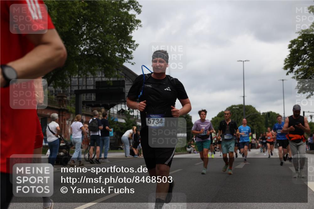 29.06.2025 - hella hamburg halbmarathon Yannick Fuchs http://msf.ph/oto/8468503 29.06.2025 10:57:29 20KM 1184, 1316, 1722, 1724, 1940, 1992, 2424, 3360, 4370, 5305, 5734, 6631, 7243, 7333, 8469, 8822, 9124, 9439, 9681, 9899, 10128, 10705, 10766, 10866, 11527, 11657, 11771, 12315, 12316, 12513, 13171, 13528, 13551, 14135, 14313, 14493, 15137, 15516, 15550, 16426, 16478, 16639, 16872, 17071, 17437, 17757, 17890, 17894, 18028, 18122, 18355, 18452 meine-sportfotos.de