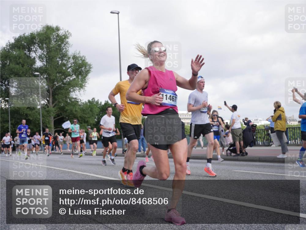 29.06.2025 - hella hamburg halbmarathon Luisa Fischer http://msf.ph/oto/8468506 29.06.2025 09:58:56 Kennedybrücke 11467, 12875, 138, 10895, 1061, 1120, 1452, 1592, 1976, 2953, 5607, 7583, 7943, 8989, 10408 meine-sportfotos.de