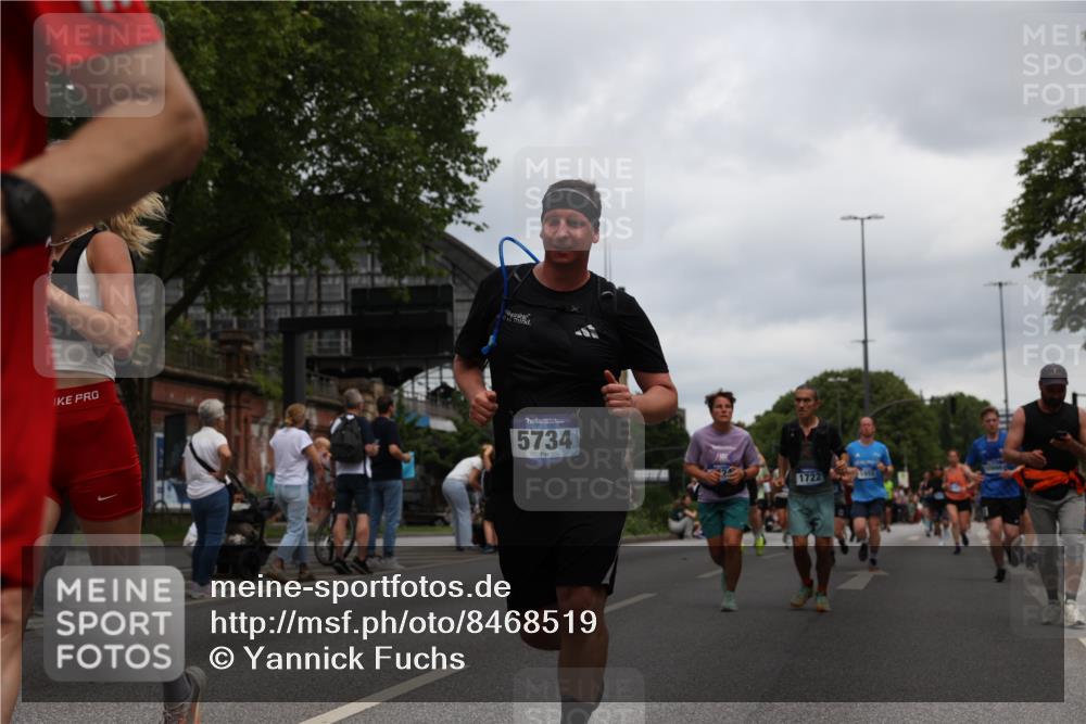 29.06.2025 - hella hamburg halbmarathon Yannick Fuchs http://msf.ph/oto/8468519 29.06.2025 10:57:29 20KM 1184, 1316, 1722, 1724, 1940, 1992, 2424, 3360, 4370, 5305, 5734, 6631, 7243, 7333, 8469, 8822, 9124, 9439, 9681, 9899, 10128, 10705, 10766, 10866, 11527, 11657, 11771, 12315, 12316, 12513, 13171, 13528, 13551, 14135, 14313, 14493, 15137, 15516, 15550, 16426, 16478, 16639, 16872, 17071, 17437, 17757, 17890, 17894, 18028, 18122, 18355, 18452 meine-sportfotos.de