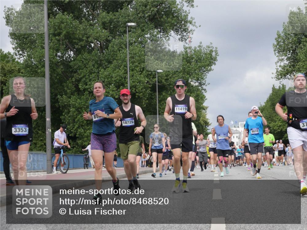 29.06.2025 - hella hamburg halbmarathon Luisa Fischer http://msf.ph/oto/8468520 29.06.2025 10:42:57 Kennedybrücke 3353, 85, 18725, 11419, 17333, 159, 4659, 37, 1760, 3046, 3353, 3727, 4523, 4659, 4855, 6321, 6698, 6739, 7125, 7501, 9455, 10714 meine-sportfotos.de