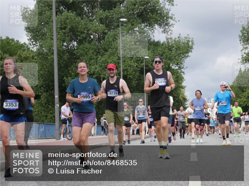 29.06.2025 - hella hamburg halbmarathon Luisa Fischer http://msf.ph/oto/8468535 29.06.2025 10:42:58 Kennedybrücke 995, 3353, 18725, 11419, 2116, 4159, 99, 12680, 176, 4659, 17333, 1760, 3046, 3353, 3727, 4523, 4659, 4855, 6698, 6739, 7125, 7501, 9455, 10512, 10714 meine-sportfotos.de