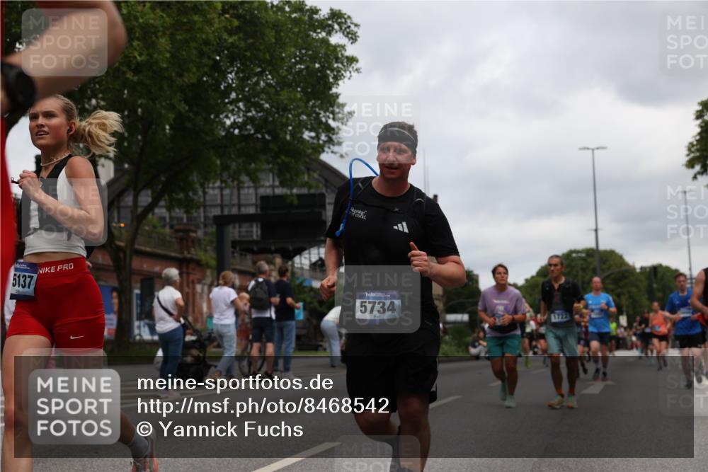 29.06.2025 - hella hamburg halbmarathon Yannick Fuchs http://msf.ph/oto/8468542 29.06.2025 10:57:29 20KM 1184, 1316, 1722, 1724, 1940, 1992, 2424, 3360, 4370, 5305, 5734, 6631, 7243, 7333, 8469, 8822, 9124, 9439, 9681, 9899, 10128, 10705, 10766, 10866, 11527, 11657, 11771, 12315, 12316, 12513, 13171, 13528, 13551, 14135, 14313, 14493, 15137, 15516, 15550, 16426, 16478, 16639, 16872, 17071, 17437, 17757, 17890, 17894, 18028, 18122, 18355, 18452 meine-sportfotos.de