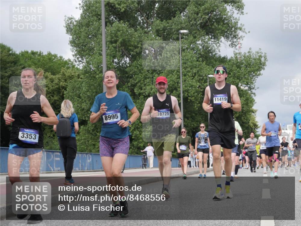29.06.2025 - hella hamburg halbmarathon Luisa Fischer http://msf.ph/oto/8468556 29.06.2025 10:42:58 Kennedybrücke 3353, 8995, 11419, 18725, 12116, 12680, 1760, 333, 1760, 3046, 3353, 3727, 4523, 4659, 4855, 6698, 6739, 7125, 7501, 9455, 10512, 10714 meine-sportfotos.de