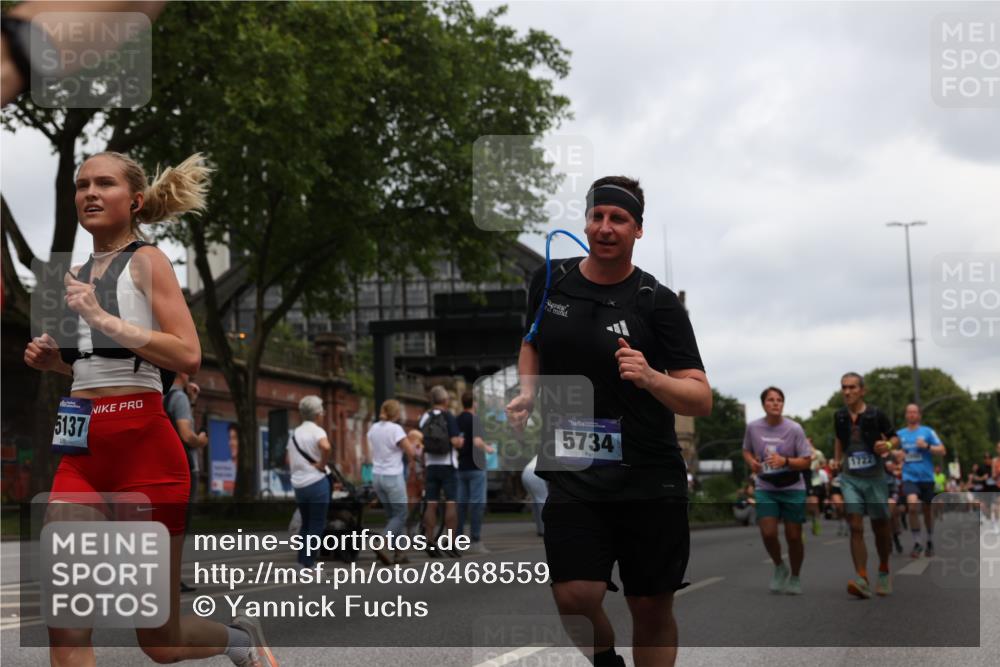29.06.2025 - hella hamburg halbmarathon Yannick Fuchs http://msf.ph/oto/8468559 29.06.2025 10:57:29 20KM 1184, 1316, 1722, 1724, 1940, 1992, 2424, 3360, 4370, 5305, 5734, 6631, 7243, 7333, 8469, 8822, 9124, 9439, 9681, 9899, 10128, 10705, 10766, 10866, 11527, 11657, 11771, 12315, 12316, 12513, 13171, 13528, 13551, 14135, 14313, 14493, 15137, 15516, 15550, 16426, 16478, 16639, 16872, 17071, 17437, 17757, 17890, 17894, 18028, 18122, 18355, 18452 meine-sportfotos.de