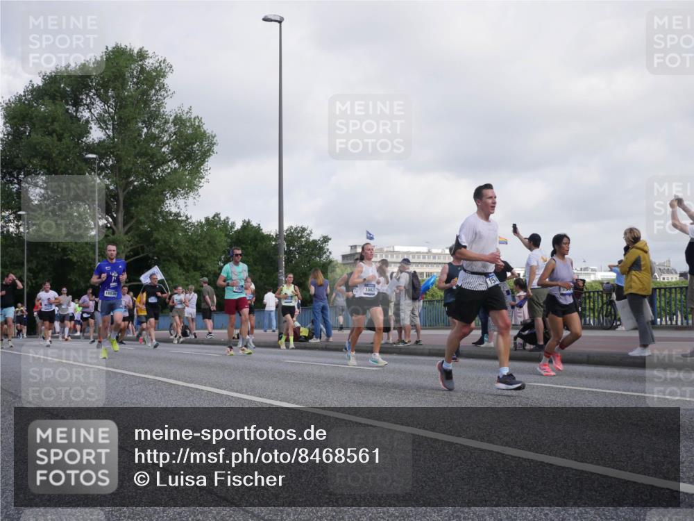 29.06.2025 - hella hamburg halbmarathon Luisa Fischer http://msf.ph/oto/8468561 29.06.2025 09:58:58 Kennedybrücke 18836, 15831, 1061, 1120, 1452, 1502, 1592, 1976, 2953, 5607, 7583, 7943, 8989 meine-sportfotos.de