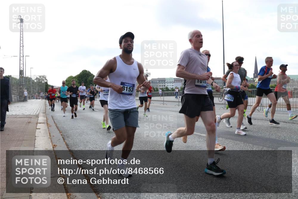 29.06.2025 - hella hamburg halbmarathon Lena Gebhardt http://msf.ph/oto/8468566 29.06.2025 09:55:23 Lombardsbrücke 8218, 1357, 8153, 217, 13233, 1120, 1151, 1200, 1683, 1696, 1706, 1884, 1976, 2207, 2274, 2287, 2411, 2706, 2708, 2718, 2816, 3087, 3213, 3258, 3435, 3747, 3985, 4088, 4093, 4121, 4189, 4847, 4890, 4938, 5102, 5399, 5421, 5459, 5638, 5705, 5708, 5915, 6009, 6027, 6054, 6158, 6389, 6421, 6532, 6662, 6691, 6836, 6923, 6938, 6991, 7052, 7312, 7659, 8371, 8437, 8487, 8693, 8889, 9031, 9093, 9159, 9476, 9661, 9869, 9931, 11333 meine-sportfotos.de