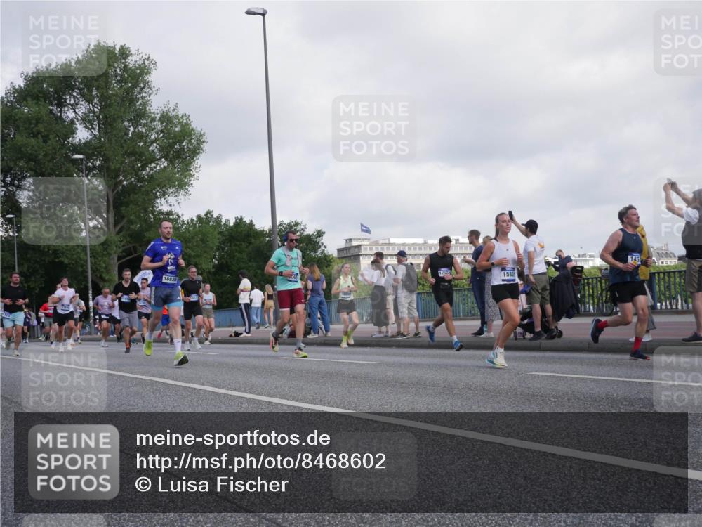 29.06.2025 - hella hamburg halbmarathon Luisa Fischer http://msf.ph/oto/8468602 29.06.2025 09:58:59 Kennedybrücke 120, 18836, 12523, 15831, 145, 1061, 1120, 1452, 1502, 1592, 1976, 2953, 5600, 5607, 7178, 7583, 7943, 8989 meine-sportfotos.de