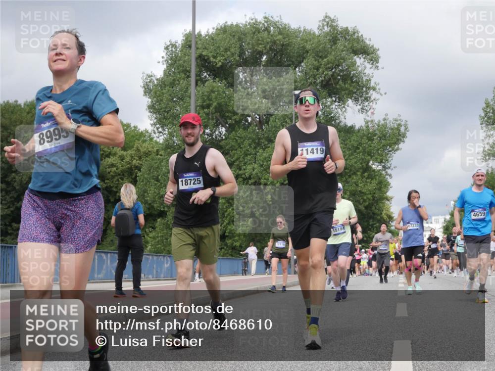 29.06.2025 - hella hamburg halbmarathon Luisa Fischer http://msf.ph/oto/8468610 29.06.2025 10:43:00 Kennedybrücke 8995, 18725, 11419, 12116, 15194, 47333, 4659, 1760, 3046, 3353, 3727, 4523, 4659, 6427, 6698, 6739, 7125, 9455, 9777, 10512, 10714 meine-sportfotos.de