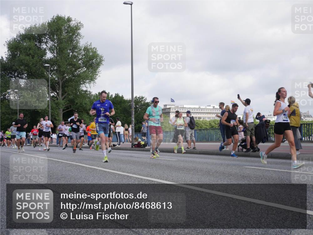 29.06.2025 - hella hamburg halbmarathon Luisa Fischer http://msf.ph/oto/8468613 29.06.2025 09:58:59 Kennedybrücke 17642, 158, 18836, 061, 12529, 1061, 1120, 1452, 1502, 1592, 1976, 2953, 5600, 5607, 7178, 7583, 7943, 8989 meine-sportfotos.de