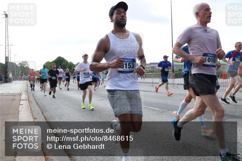 29.06.2025 - hella hamburg halbmarathon Lena Gebhardt http://msf.ph/oto/8468615 29.06.2025 09:55:23 Lombardsbrücke 8218, 13570, 8153, 1910, 10184, 17319, 1120, 1151, 1200, 1683, 1696, 1706, 1884, 1976, 2207, 2274, 2287, 2411, 2706, 2708, 2718, 2816, 3087, 3213, 3258, 3435, 3747, 3985, 4088, 4093, 4121, 4189, 4847, 4890, 4938, 5102, 5399, 5421, 5459, 5638, 5705, 5708, 5915, 6009, 6027, 6054, 6158, 6389, 6421, 6532, 6662, 6691, 6836, 6923, 6938, 6991, 7052, 7312, 7659, 8371, 8437, 8487, 8693, 8889, 9031, 9093, 9159, 9476, 9661, 9869, 9931, 11333 meine-sportfotos.de