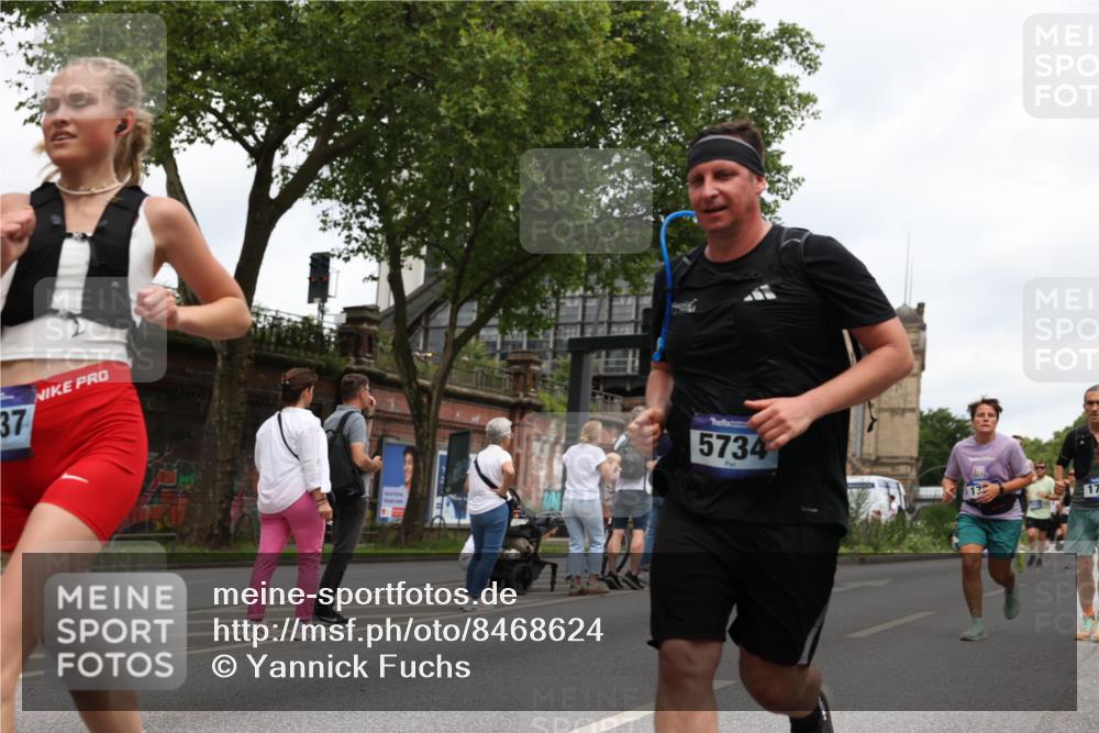 29.06.2025 - hella hamburg halbmarathon Yannick Fuchs http://msf.ph/oto/8468624 29.06.2025 10:57:29 20KM 1184, 1316, 1722, 1724, 1940, 1992, 2424, 3360, 4370, 5305, 5734, 6631, 7243, 7333, 8469, 8822, 9124, 9439, 9681, 9899, 10128, 10705, 10766, 10866, 11527, 11657, 11771, 12315, 12316, 12513, 13171, 13528, 13551, 14135, 14313, 14493, 15137, 15516, 15550, 16426, 16478, 16639, 16872, 17071, 17437, 17757, 17890, 17894, 18028, 18122, 18355, 18452 meine-sportfotos.de
