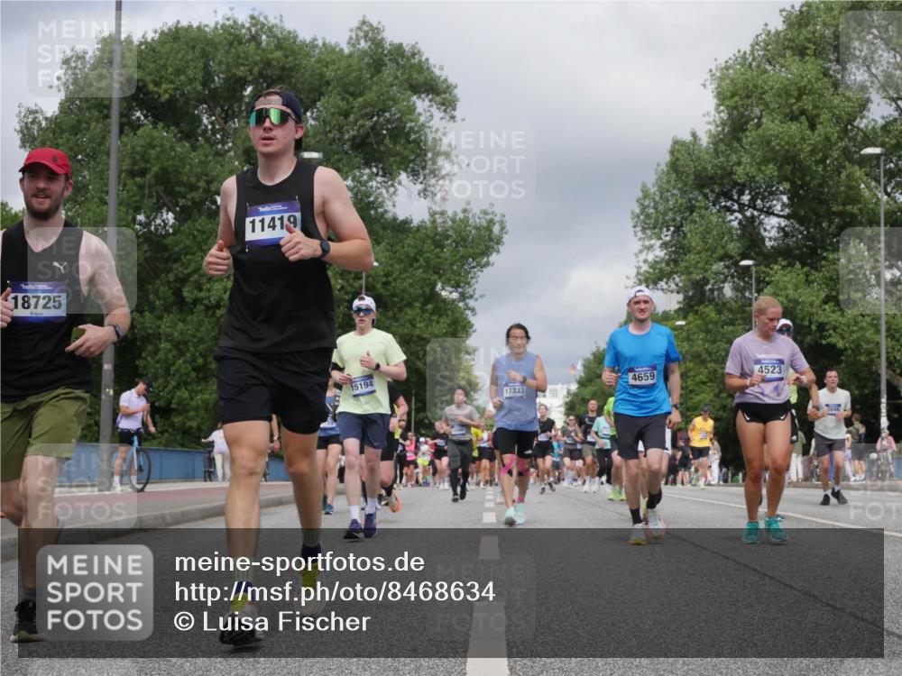 29.06.2025 - hella hamburg halbmarathon Luisa Fischer http://msf.ph/oto/8468634 29.06.2025 10:43:00 Kennedybrücke 18725, 11419, 15194, 4659, 17333, 4523, 3046, 1760, 3046, 3353, 3727, 4523, 4659, 6427, 6698, 6739, 7125, 9455, 9777, 10512, 10714 meine-sportfotos.de