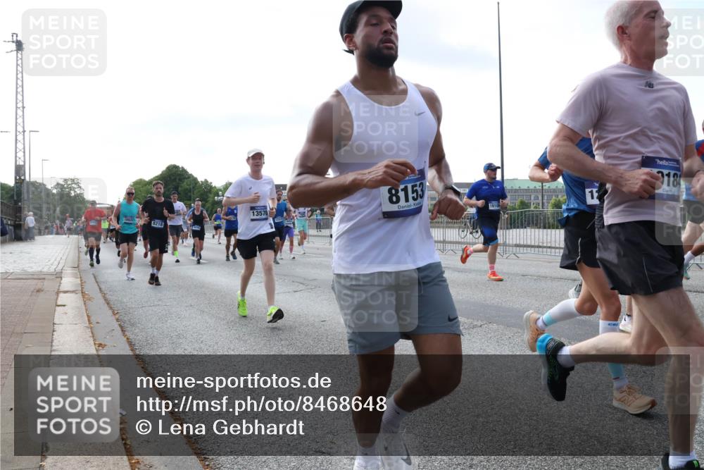 29.06.2025 - hella hamburg halbmarathon Lena Gebhardt http://msf.ph/oto/8468648 29.06.2025 09:55:24 Lombardsbrücke 8218, 13570, 8153, 1910, 12, 184, 1120, 1151, 1200, 1683, 1696, 1706, 1884, 1976, 2207, 2274, 2284, 2287, 2411, 2706, 2708, 2718, 2816, 3087, 3213, 3258, 3399, 3435, 3747, 3985, 4088, 4093, 4121, 4189, 4847, 4890, 4938, 5102, 5399, 5421, 5459, 5638, 5705, 5708, 5915, 6009, 6027, 6054, 6158, 6389, 6421, 6532, 6662, 6691, 6836, 6923, 6938, 6991, 7052, 7312, 7659, 8371, 8437, 8487, 8693, 8889, 9031, 9093, 9159, 9476, 9869, 9931, 11333 meine-sportfotos.de