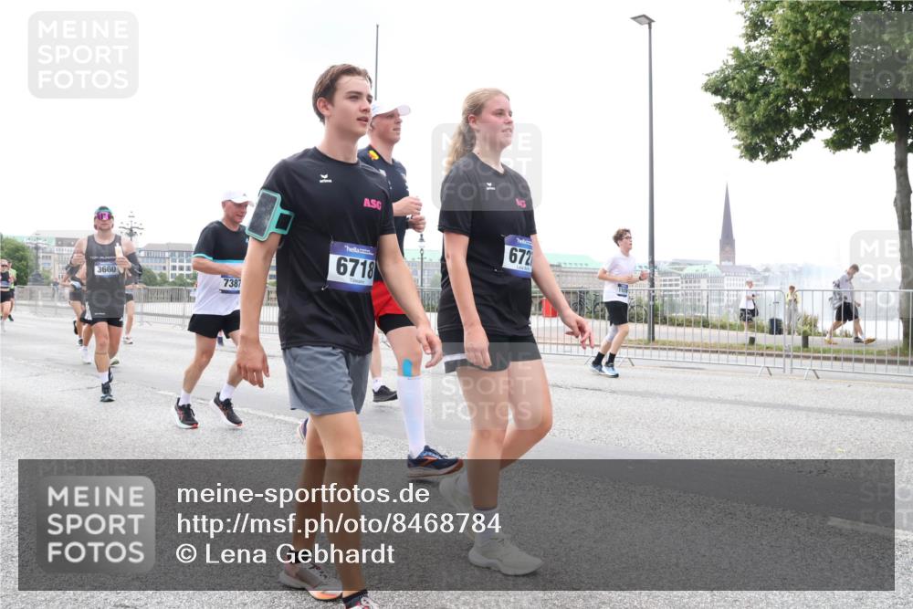 29.06.2025 - hella hamburg halbmarathon Lena Gebhardt http://msf.ph/oto/8468784 29.06.2025 10:32:48 Lombardsbrücke 3660, 7387, 6718, 672, 1078, 1199, 1237, 1640, 1732, 2059, 2276, 2959, 3365, 3391, 3422, 3653, 3660, 3670, 3708, 3753, 4030, 4096, 4446, 4555, 4650, 4857, 5110, 5783, 5871, 5941, 6040, 6228, 6312, 6315, 6861, 7308, 7309, 7387, 7468, 7531, 7633, 7702, 7749, 7750, 7982, 8127, 8170, 8303, 8625, 8839, 8840, 8914, 8993, 9010, 9034, 9143, 9188, 9471, 9542, 9768, 10002, 10013, 10048, 10277, 11260, 11756, 12423, 12424, 14305, 14743, 15951 meine-sportfotos.de